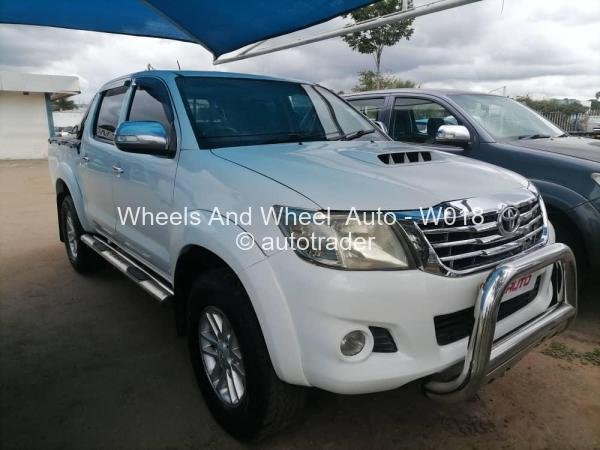 2013 - Toyota  Hilux