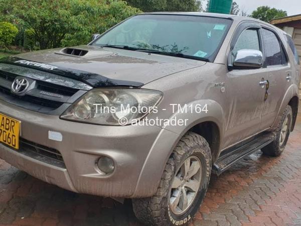 2009 - Toyota  Fortuner