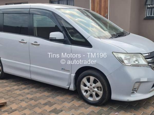 2014 - Nissan  Serena