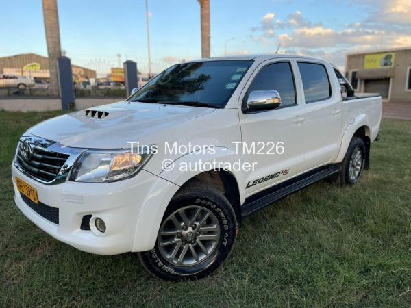 2014 - Toyota  Hilux