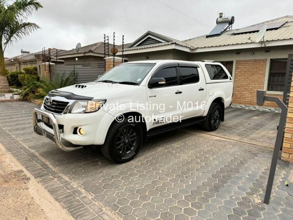 2015 - Toyota  Hilux