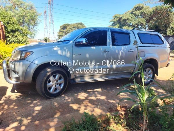 2013 - Toyota  Hilux