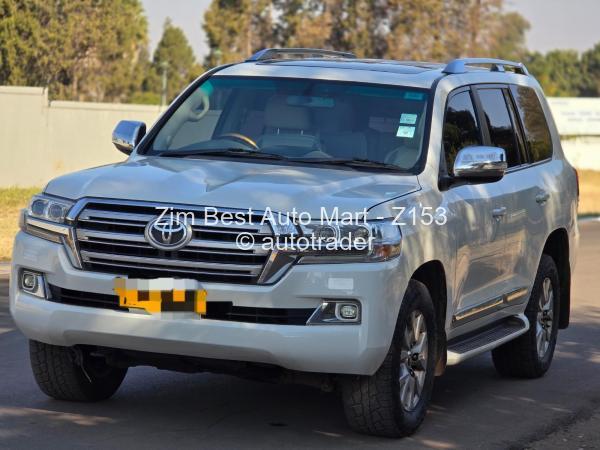 2017 - Toyota  Land Cruiser 200