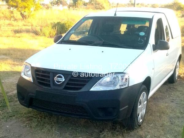 2017 - Nissan  NP200