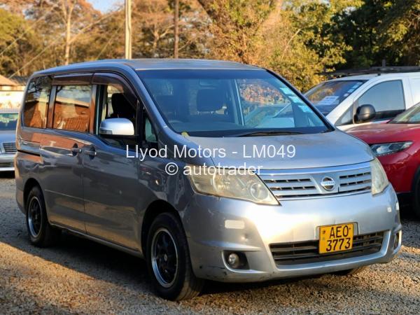 2010 - Nissan  Serena