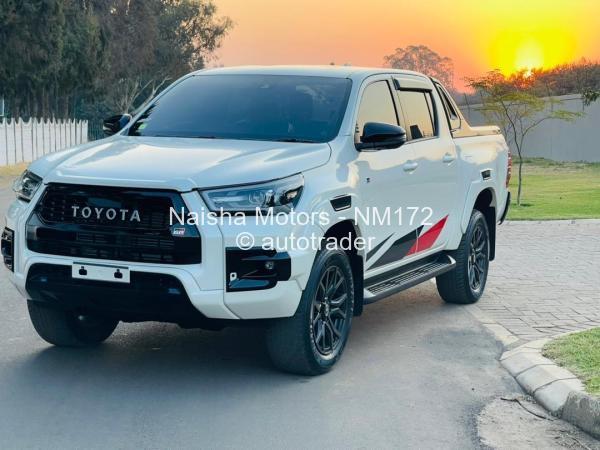 2022 - Toyota  Hilux