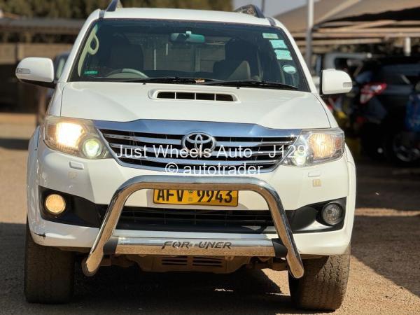 2011 - Toyota  Fortuner