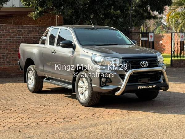 2018 - Toyota  Hilux