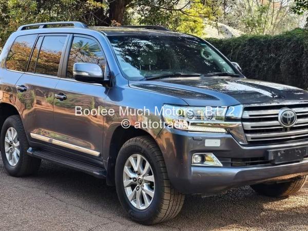 2018 - Toyota  Land Cruiser