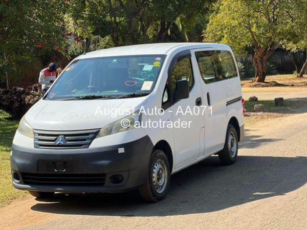 2014 - Nissan  NV200