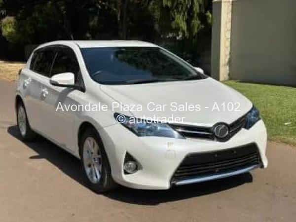 2014 - Toyota  Auris