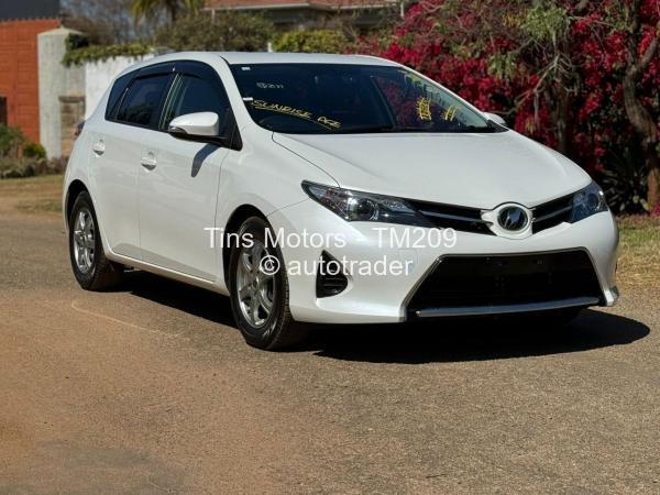 2014 - Toyota  Auris