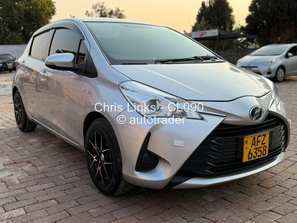 2017 - Toyota  Vitz