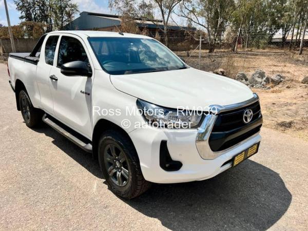 2021 - Toyota  Hilux