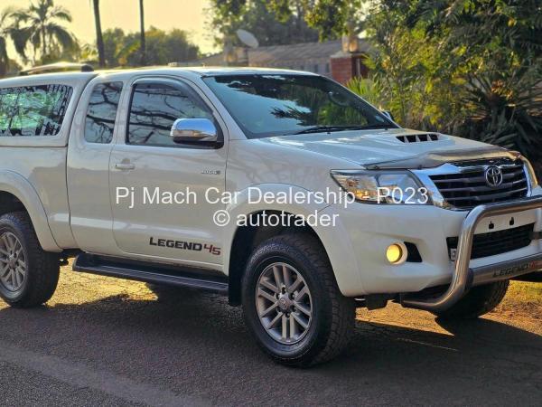 2015 - Toyota  Hilux