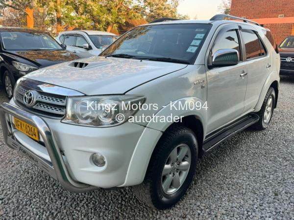 2010 - Toyota  Fortuner