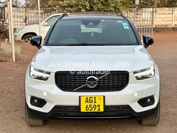 2019 - Volvo  XC40