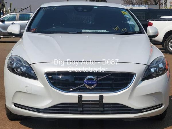 2015 - Volvo  V40