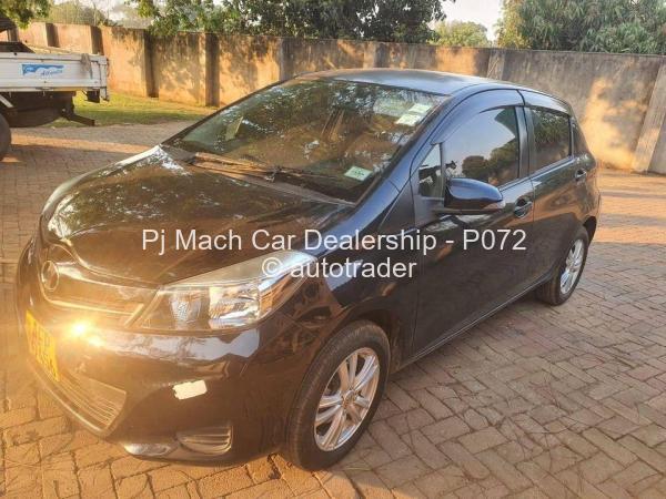 2014 - Toyota  Vitz