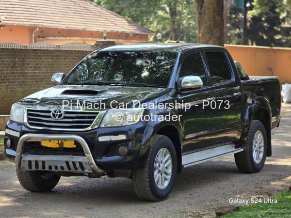 2013 - Toyota  Hilux