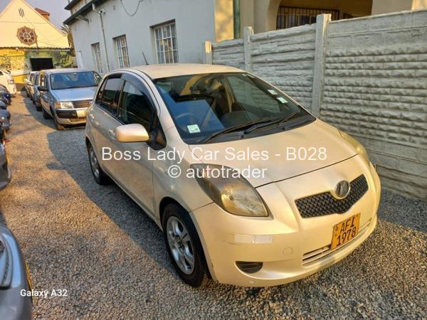 2009 - Toyota  Vitz