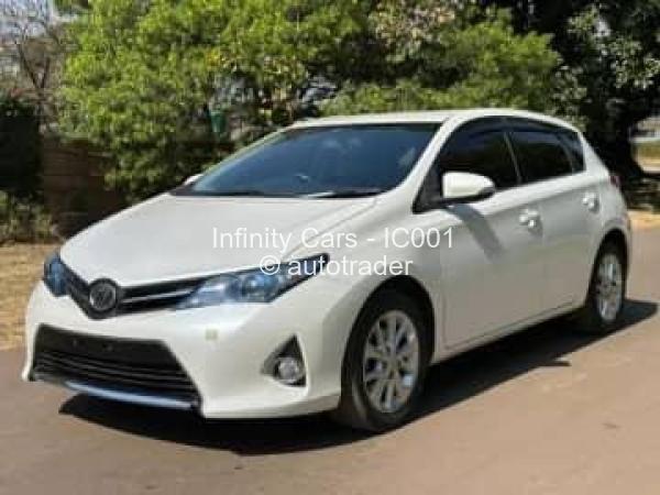 2013 - Toyota  Auris