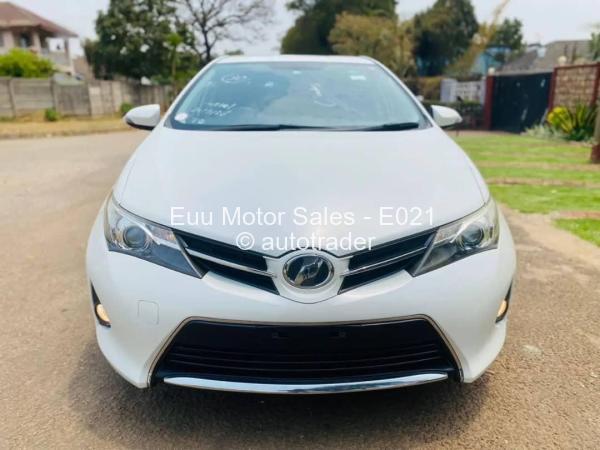 2015 - Toyota  Auris