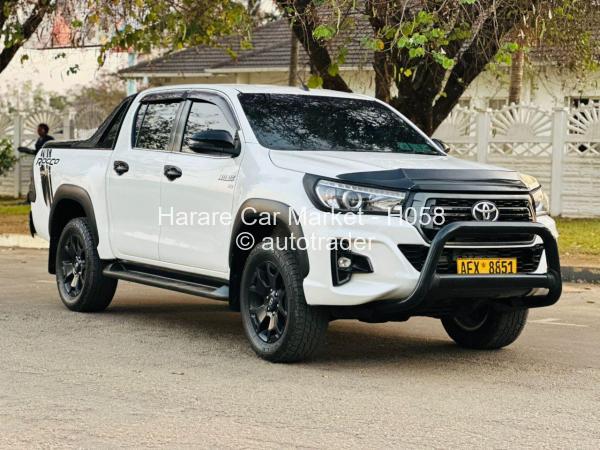 2019 - Toyota  Hilux