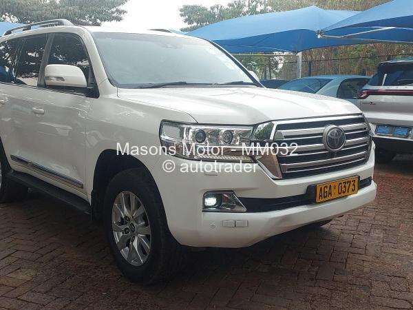 2017 - Toyota  Land Cruiser 200