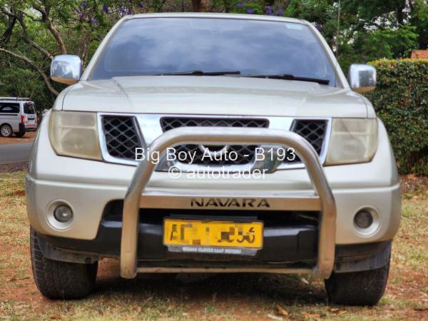 2011 - Nissan  Navara