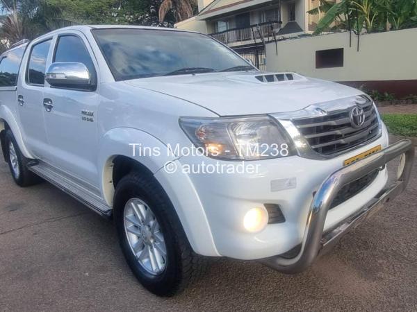 2013 - Toyota  Hilux