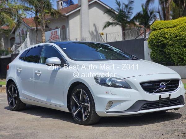 2017 - Volvo  V40