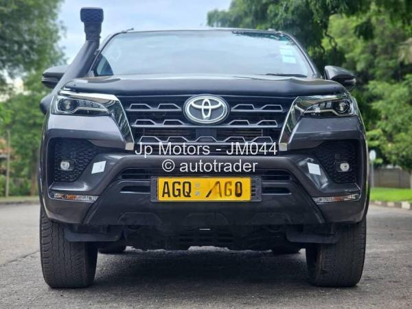 2019 - Toyota  Fortuner