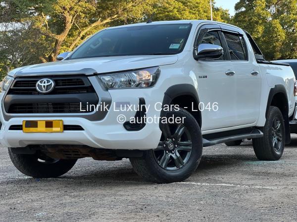 2021 - Toyota  Hilux