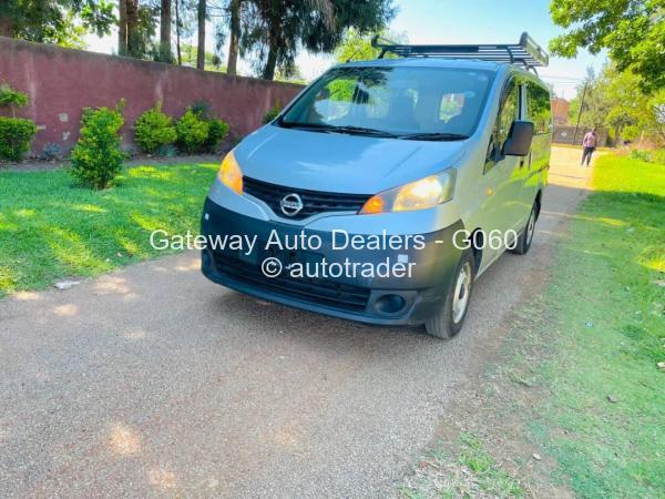 2015 - Nissan  NV200