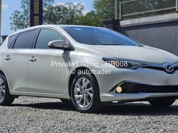 2015 - Toyota  Auris