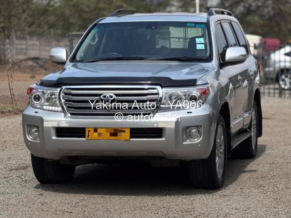 2013 - Toyota  Land Cruiser 200