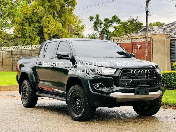 2024 - Toyota  Hilux