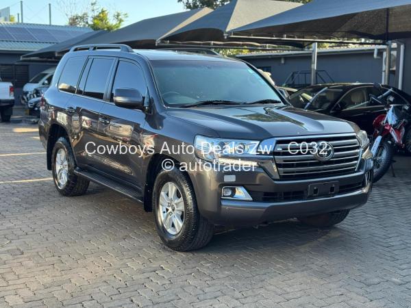 2020 - Toyota  Land Cruiser 200