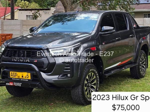 2023 - Toyota  Hilux