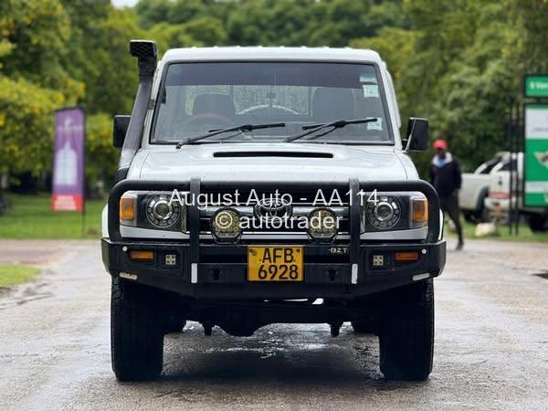 2012 - Toyota  Land Cruiser 79