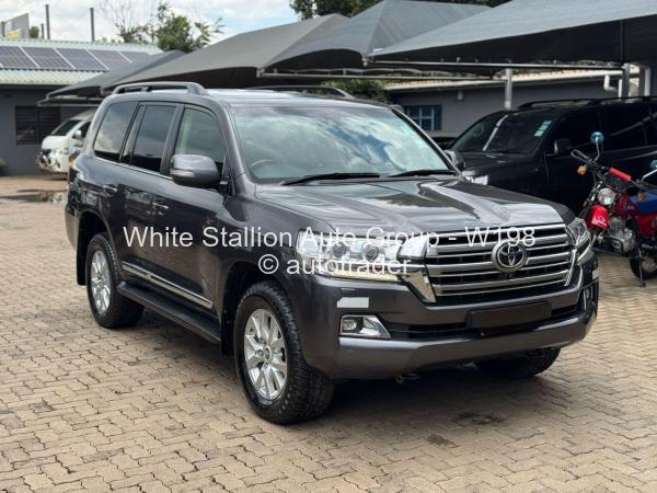 2015 - Toyota  Land Cruiser 200