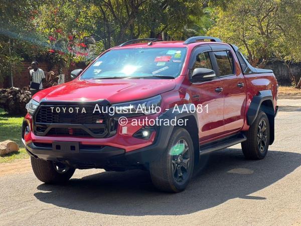 2018 - Toyota  Hilux