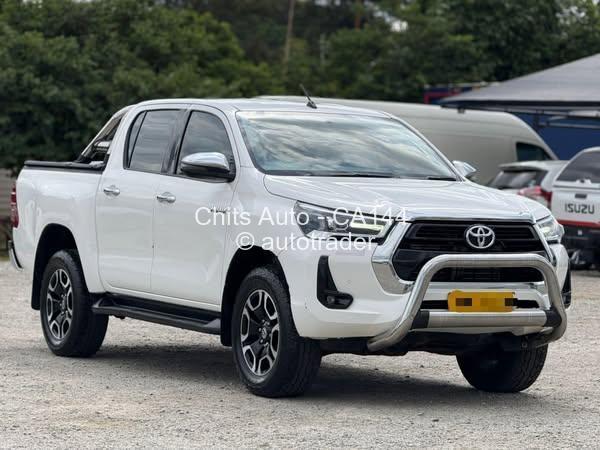 2022 - Toyota  Hilux