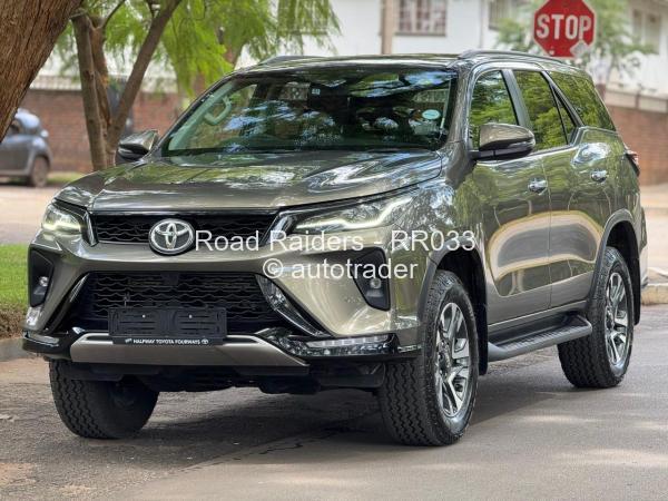 2023 - Toyota  Fortuner