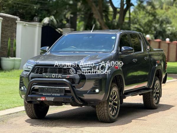 2023 - Toyota  Hilux