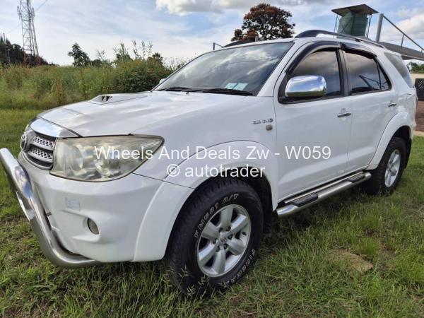 2010 - Toyota  Fortuner