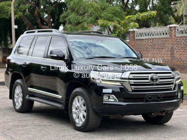 2019 - Toyota  Landcruiser  200 VX-R