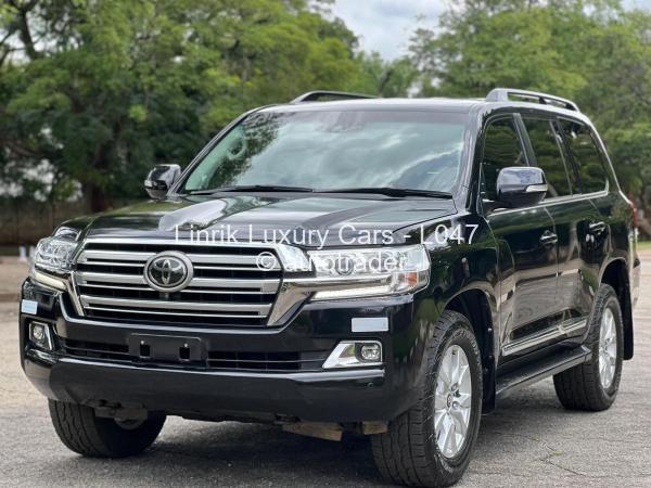 2019 - Toyota  Land Cruiser