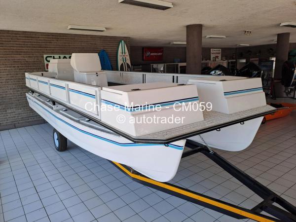 Skimmer Express Pontoon (Boat on Trailer)